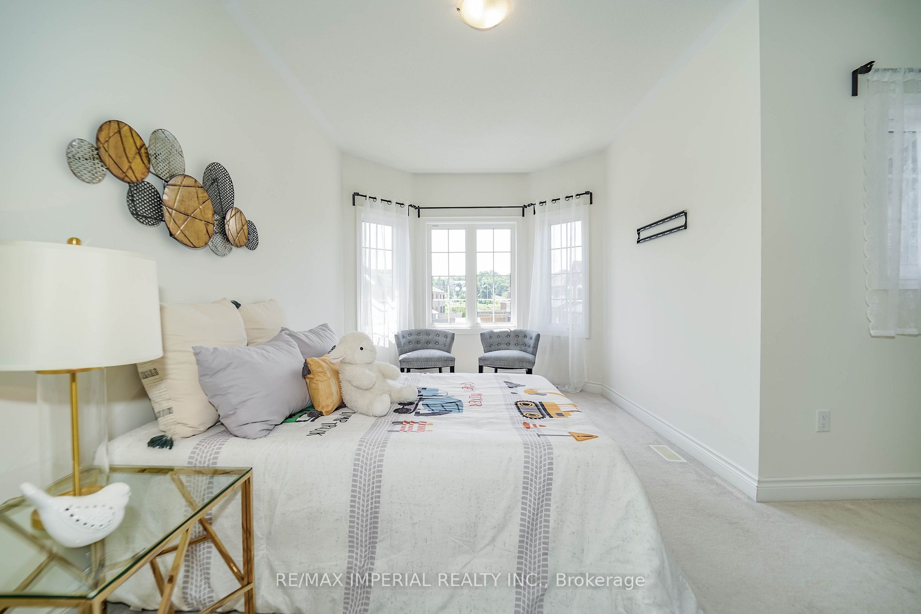 6 Tesla Cres
