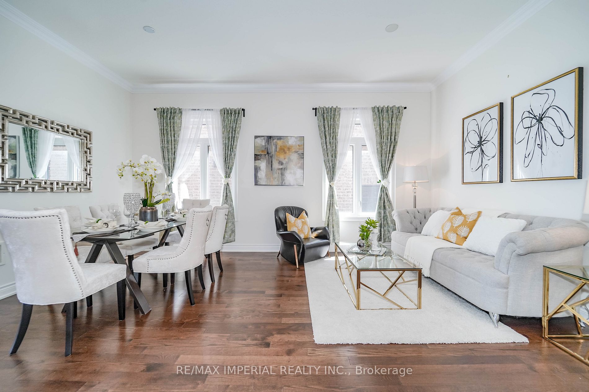 6 Tesla Cres