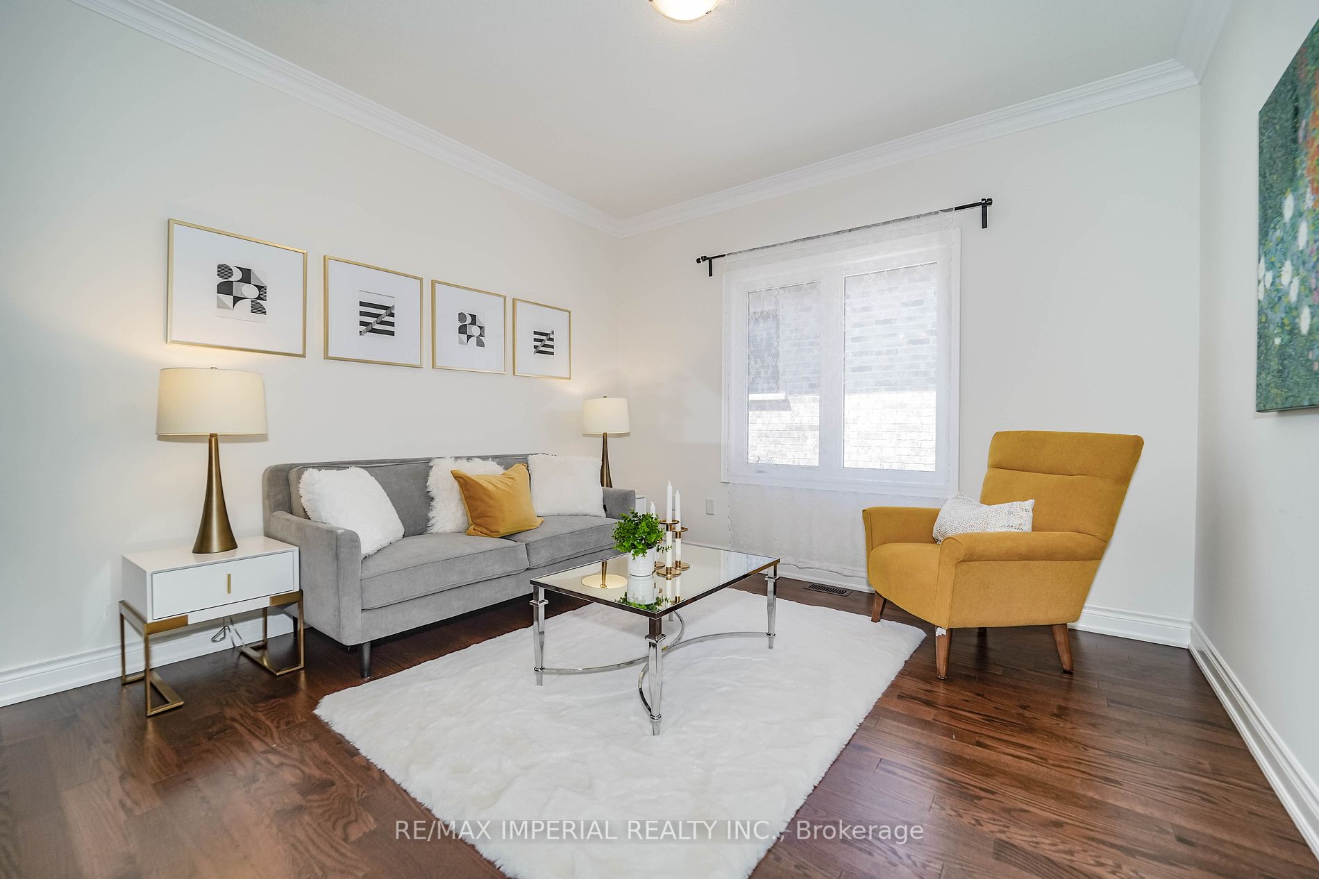 6 Tesla Cres