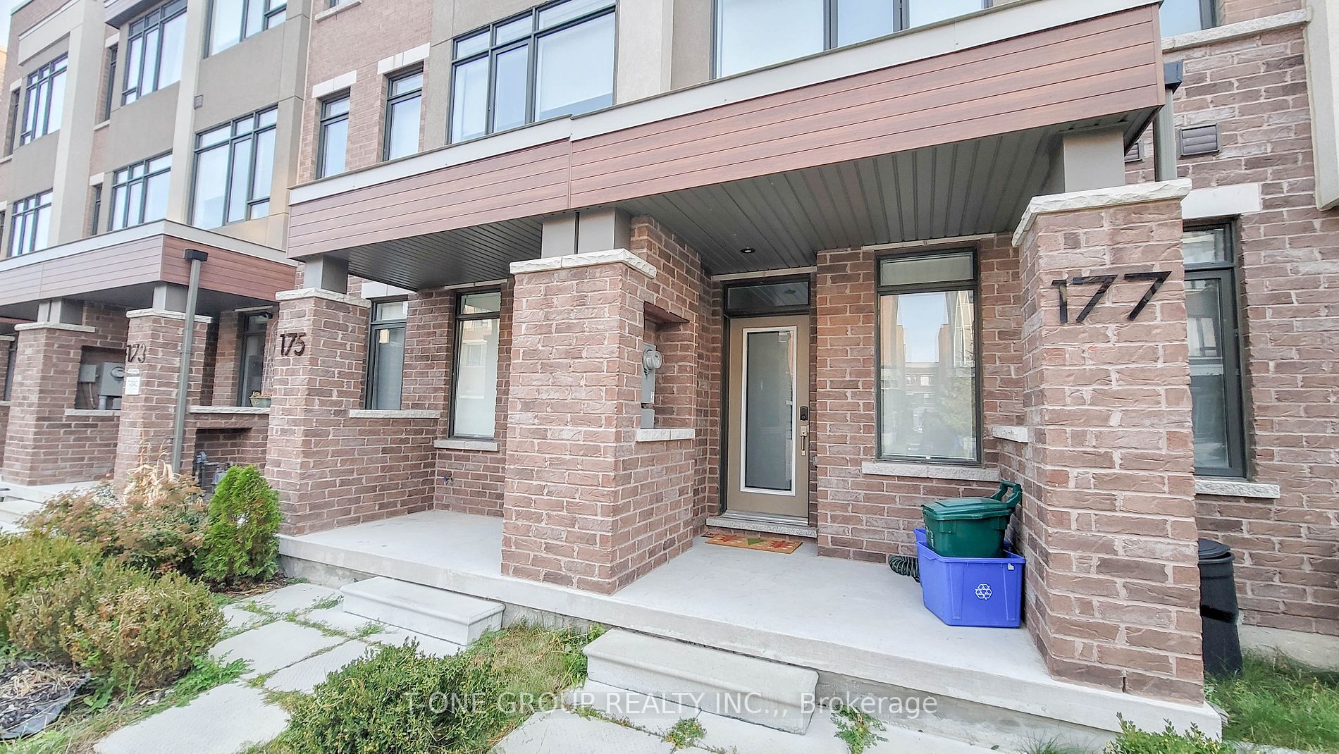 177 Salterton Circ