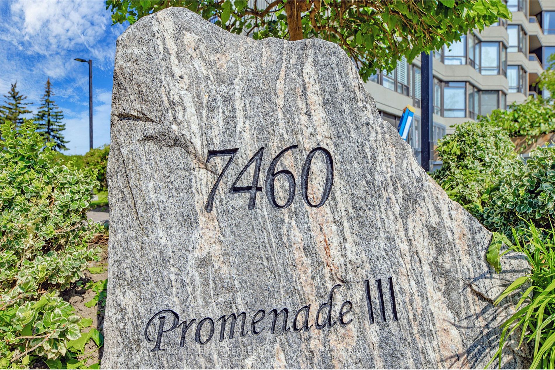 7460 Bathurst St, #208