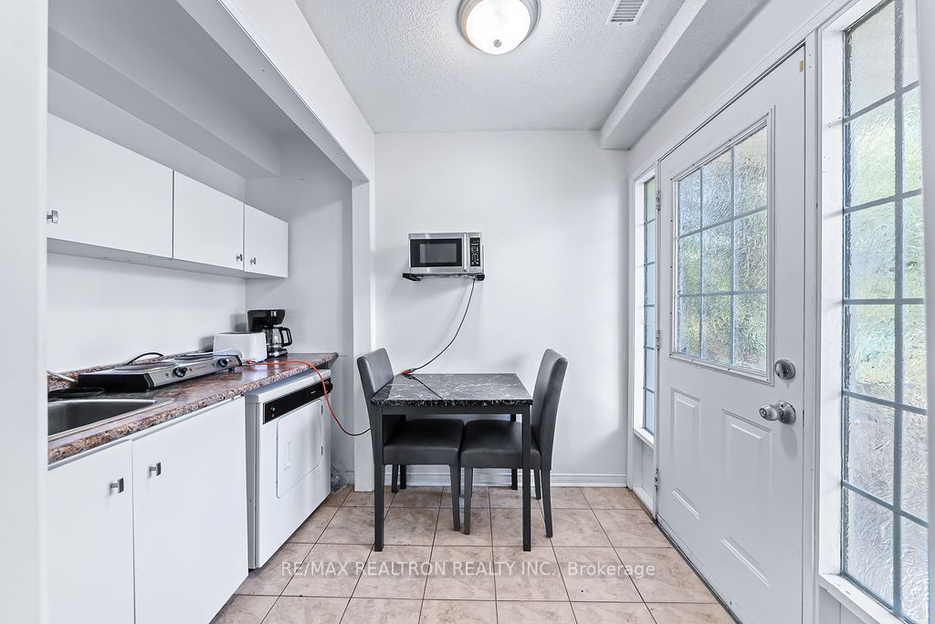 10 Old Colony Rd, #22