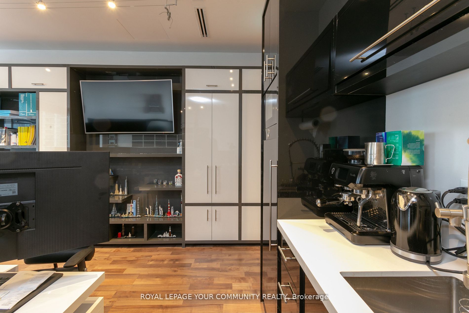 7191 Yonge St, #808