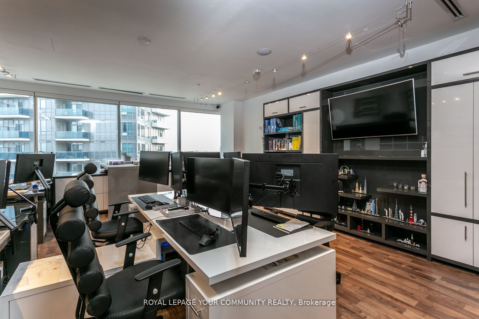 7191 Yonge St, #808