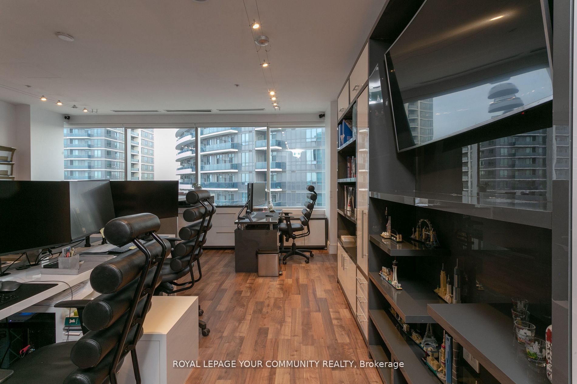 7191 Yonge St, #808