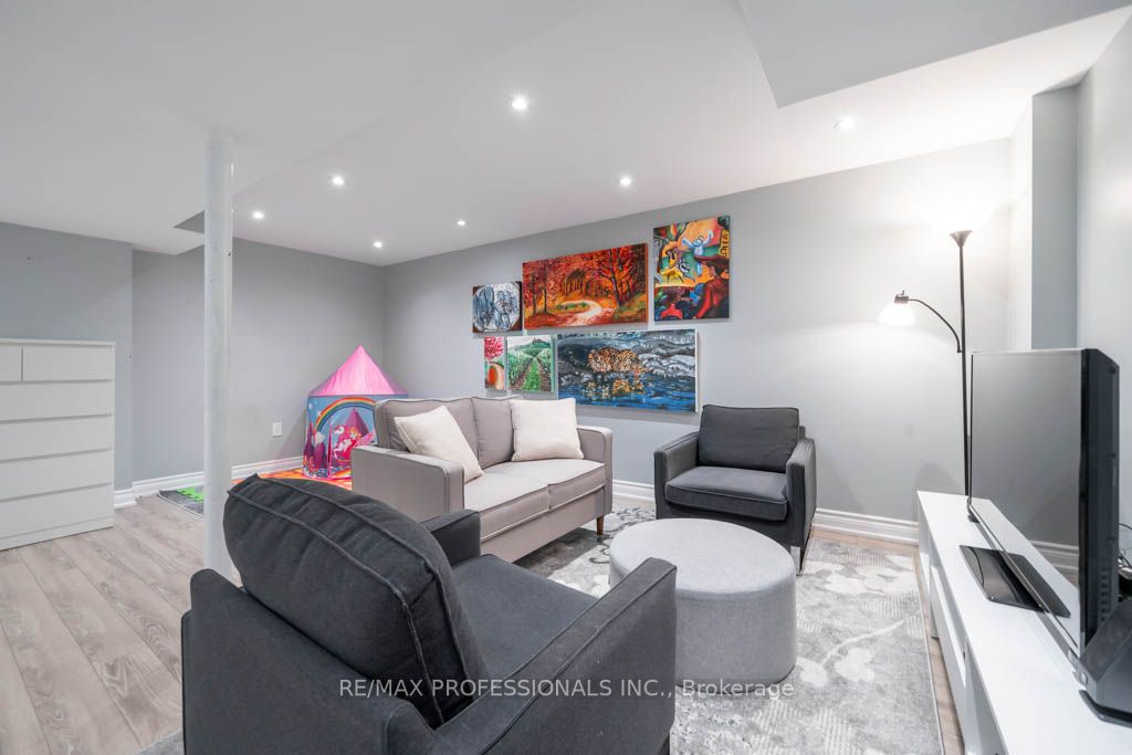 117 Wildberry Crescent