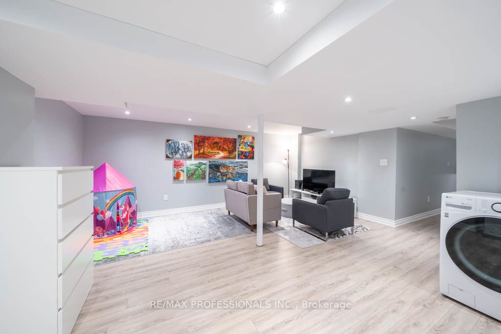 117 Wildberry Crescent
