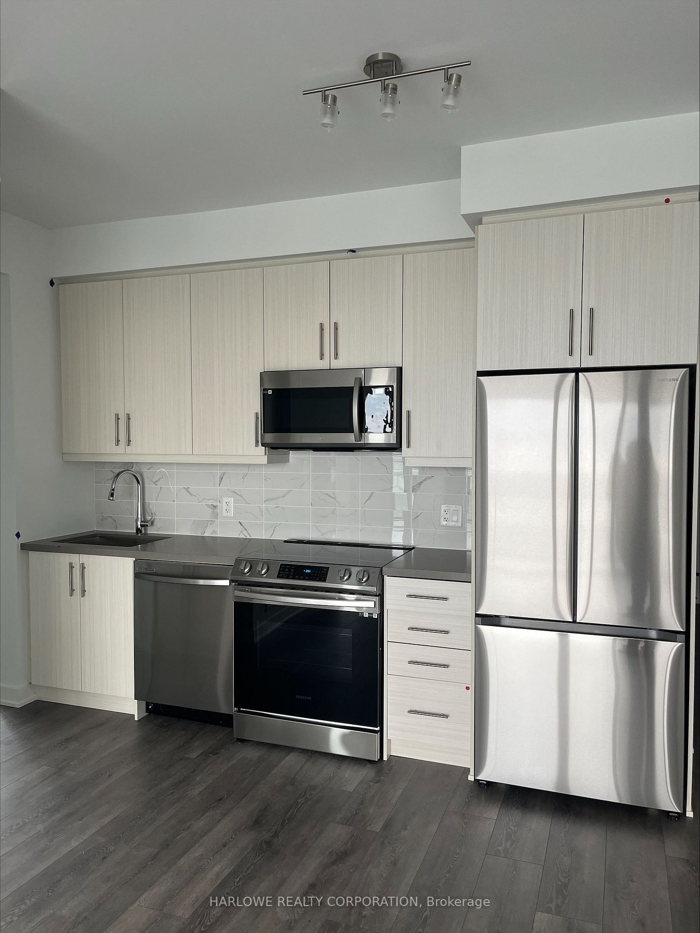 105 Oneida Cres, #2903