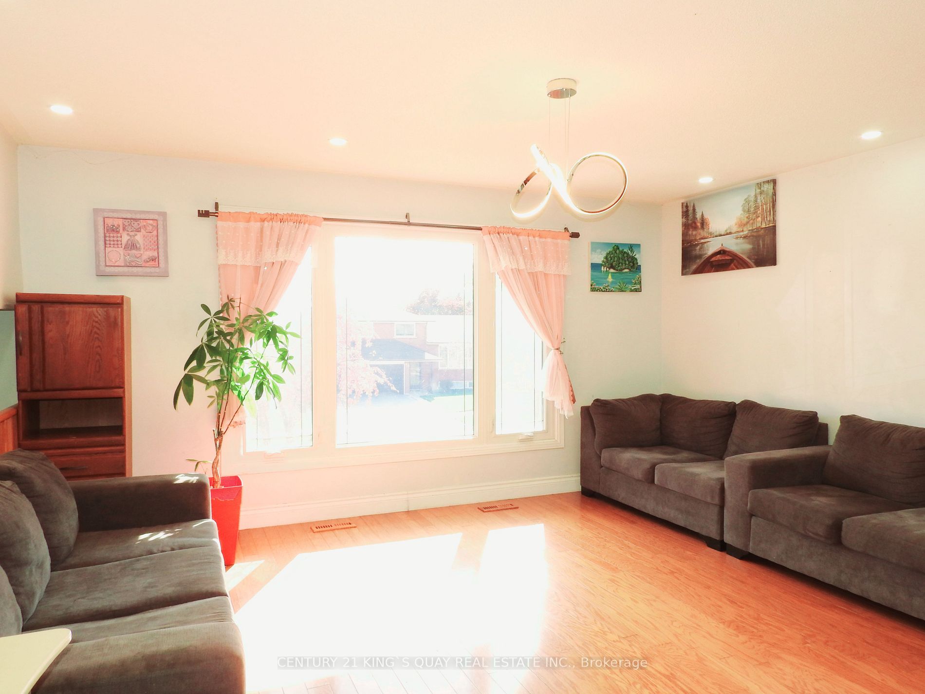 95 Britannia Ave