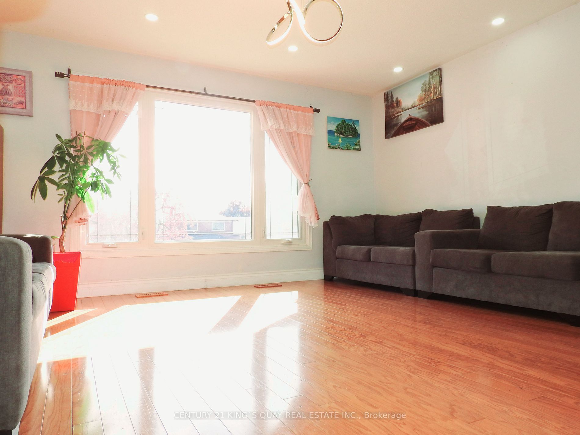 95 Britannia Ave