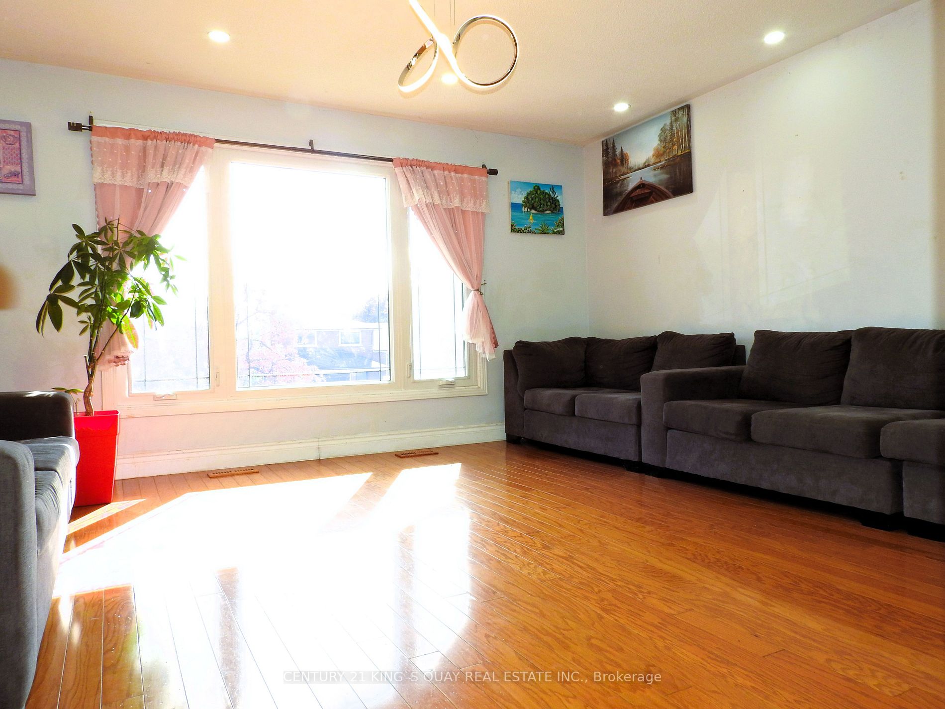 95 Britannia Ave