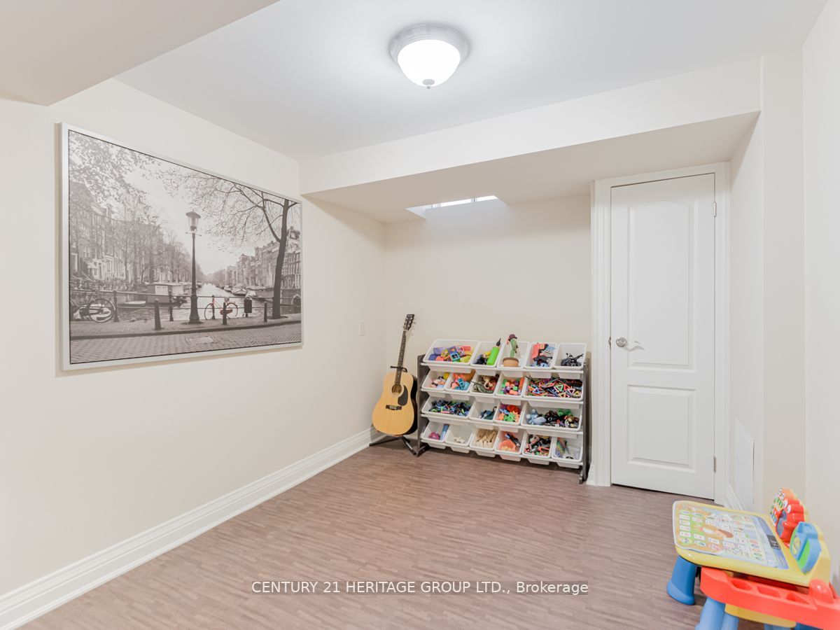 214 Sylwood Cres