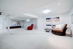 35 Dunvegan Dr