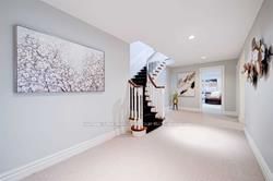 35 Dunvegan Dr