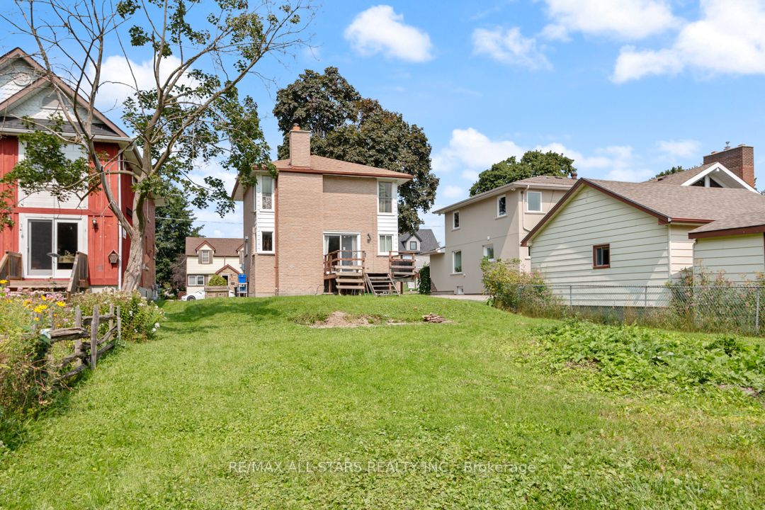 392 Andrew St