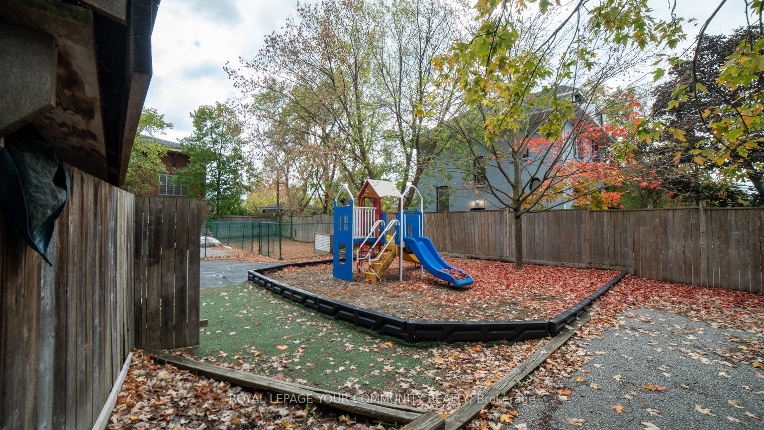 18 Arnold Cres