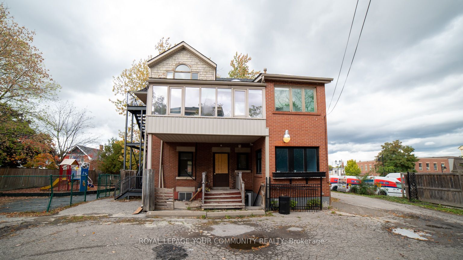 18 Arnold Cres