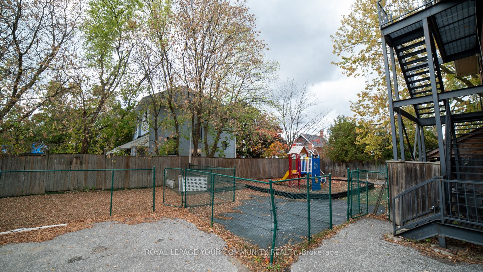 18 Arnold Cres
