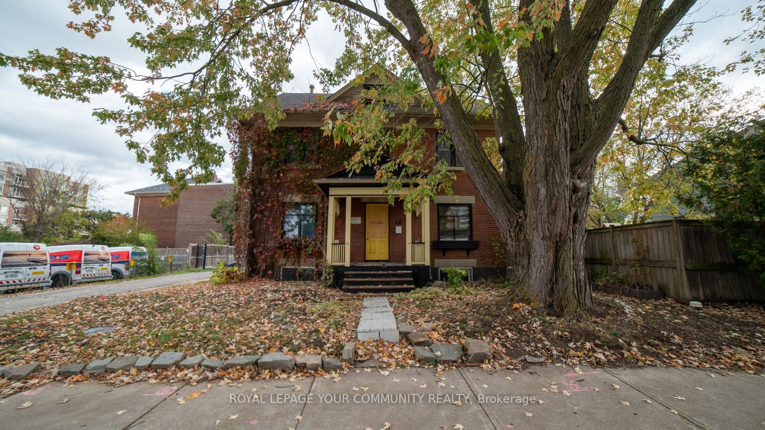 18 Arnold Cres