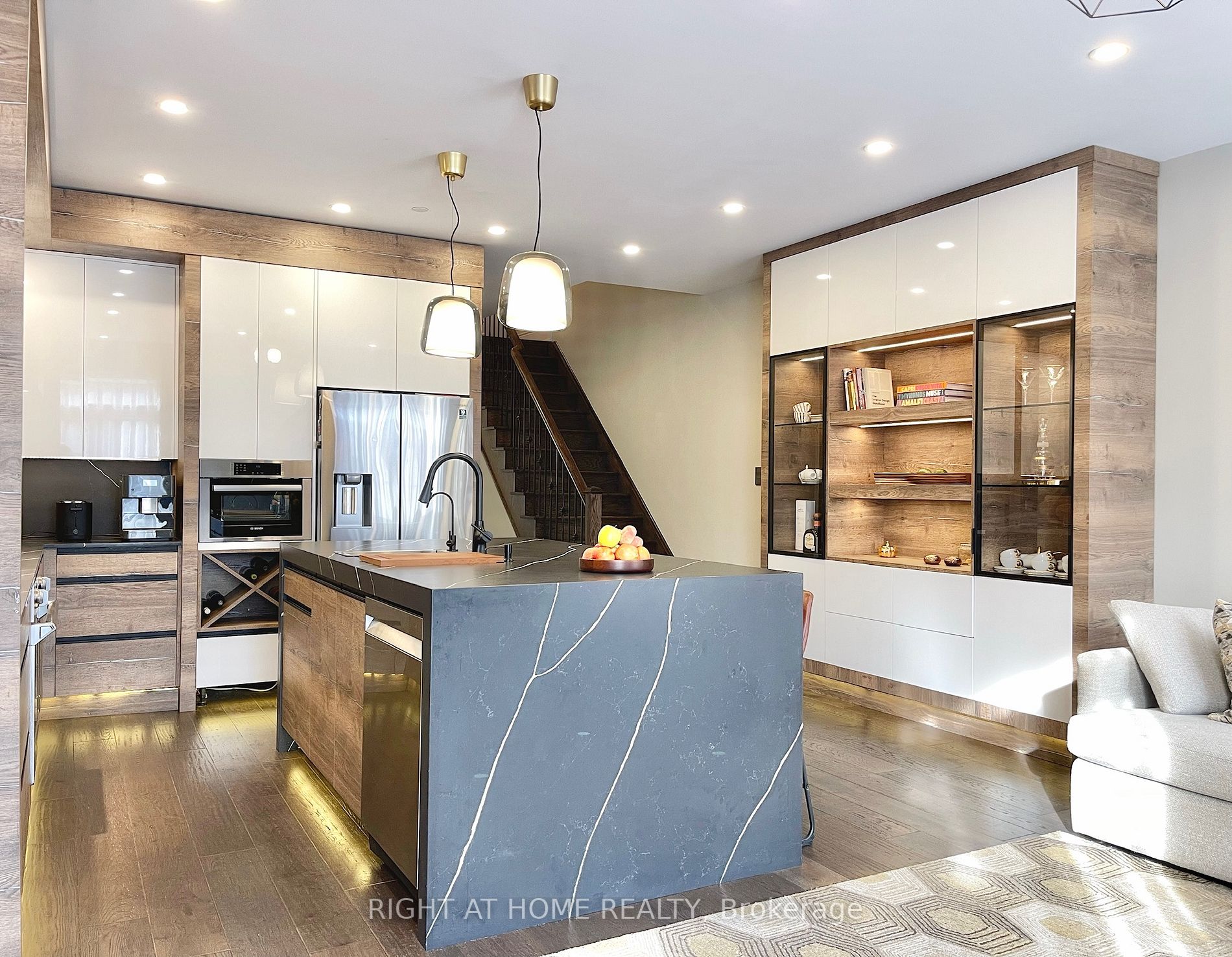 1331 Major Mackenzie Dr W, #90