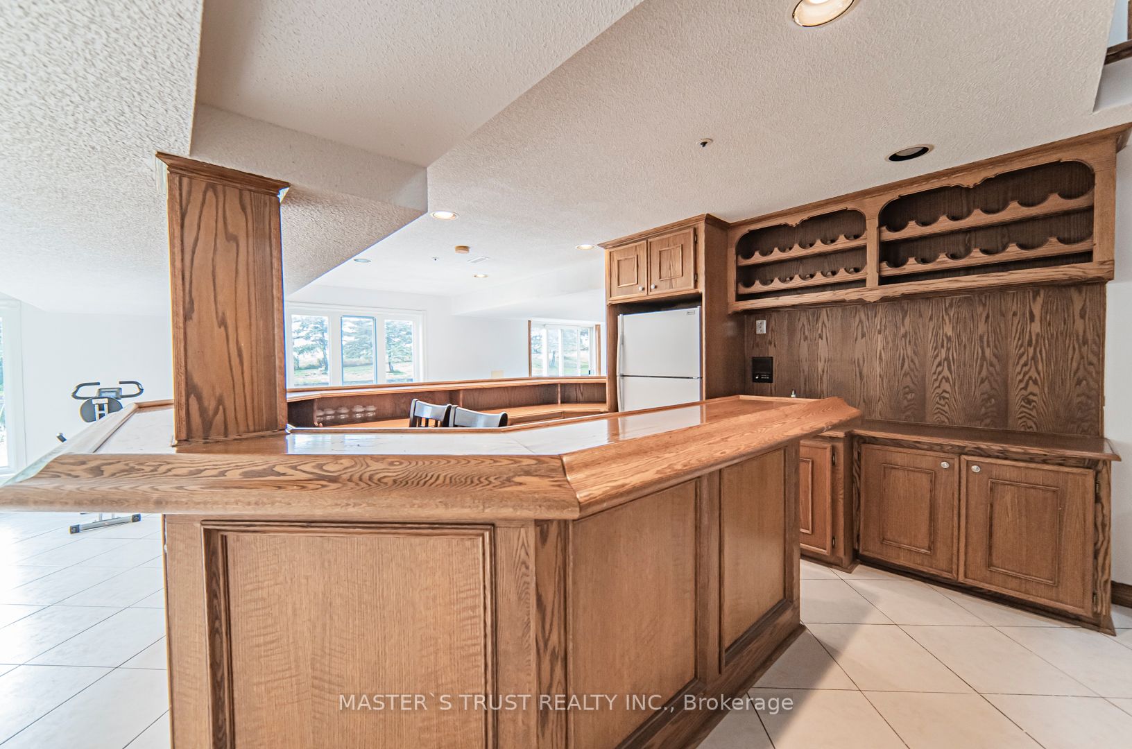 1008 Mount Albert Rd