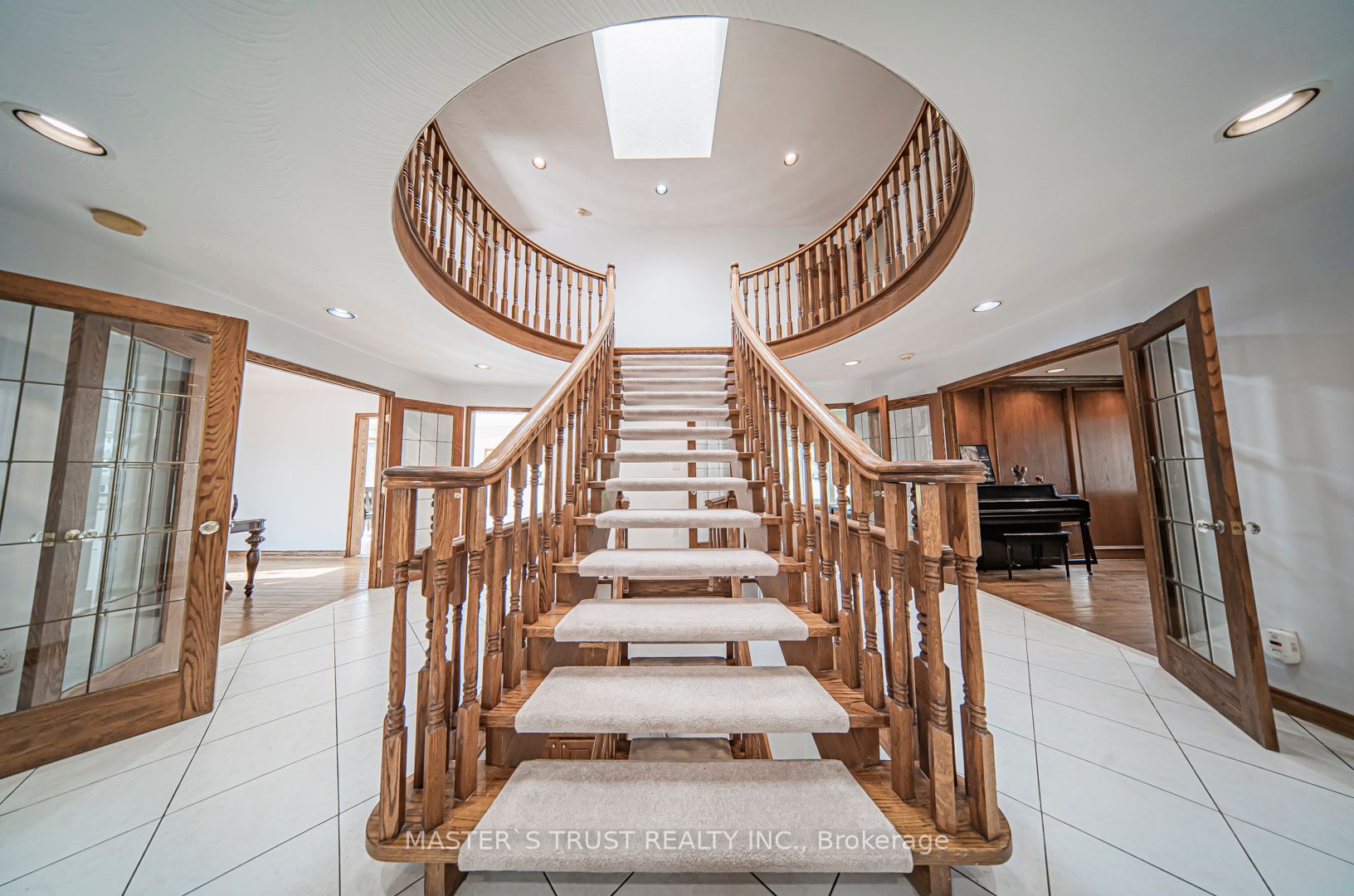 1008 Mount Albert Rd