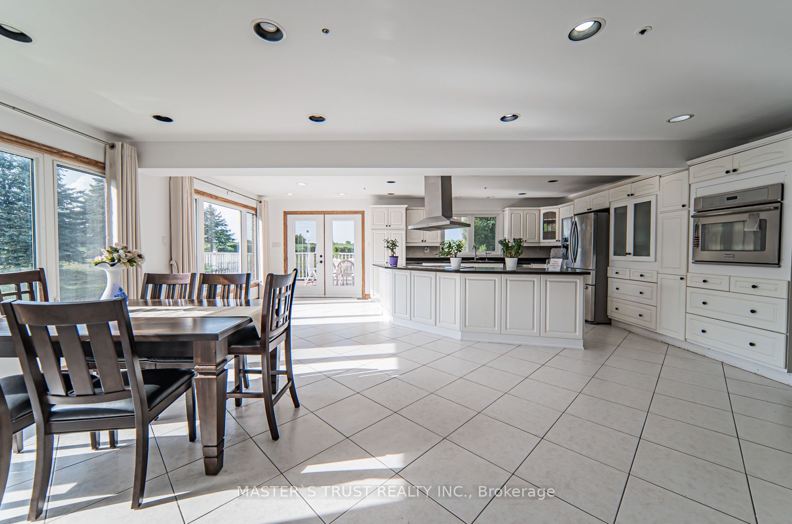 1008 Mount Albert Rd