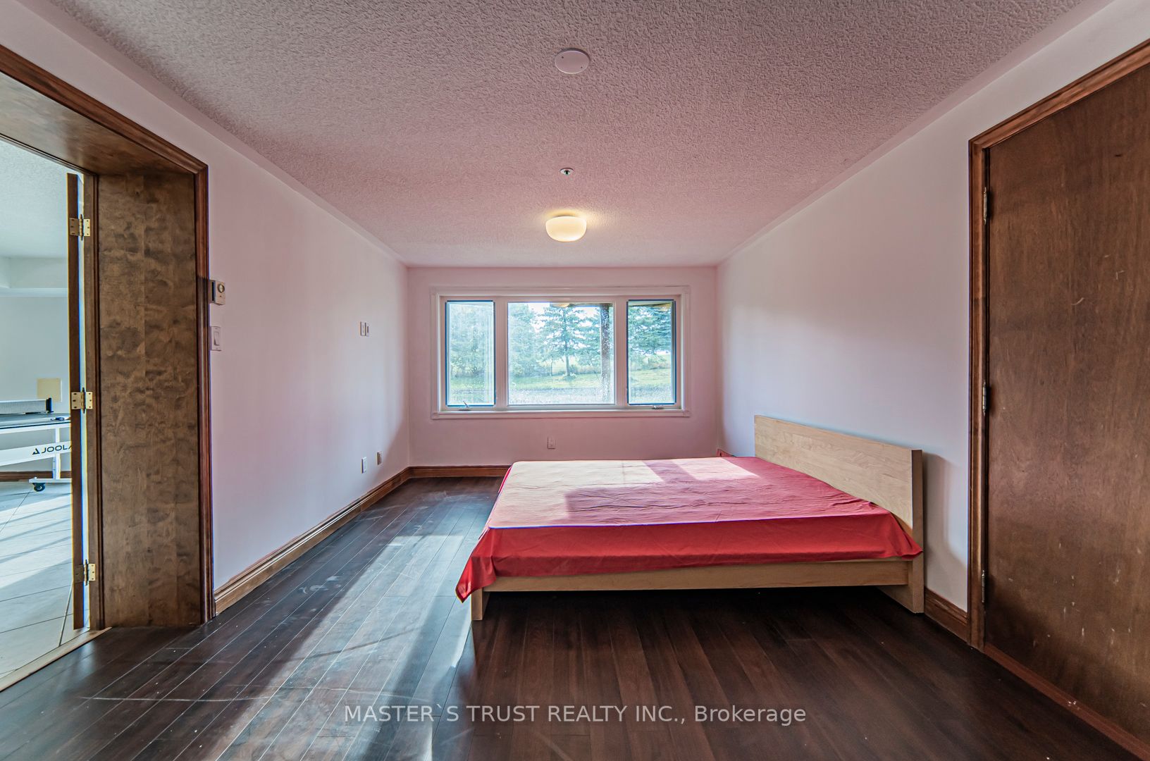 1008 Mount Albert Rd