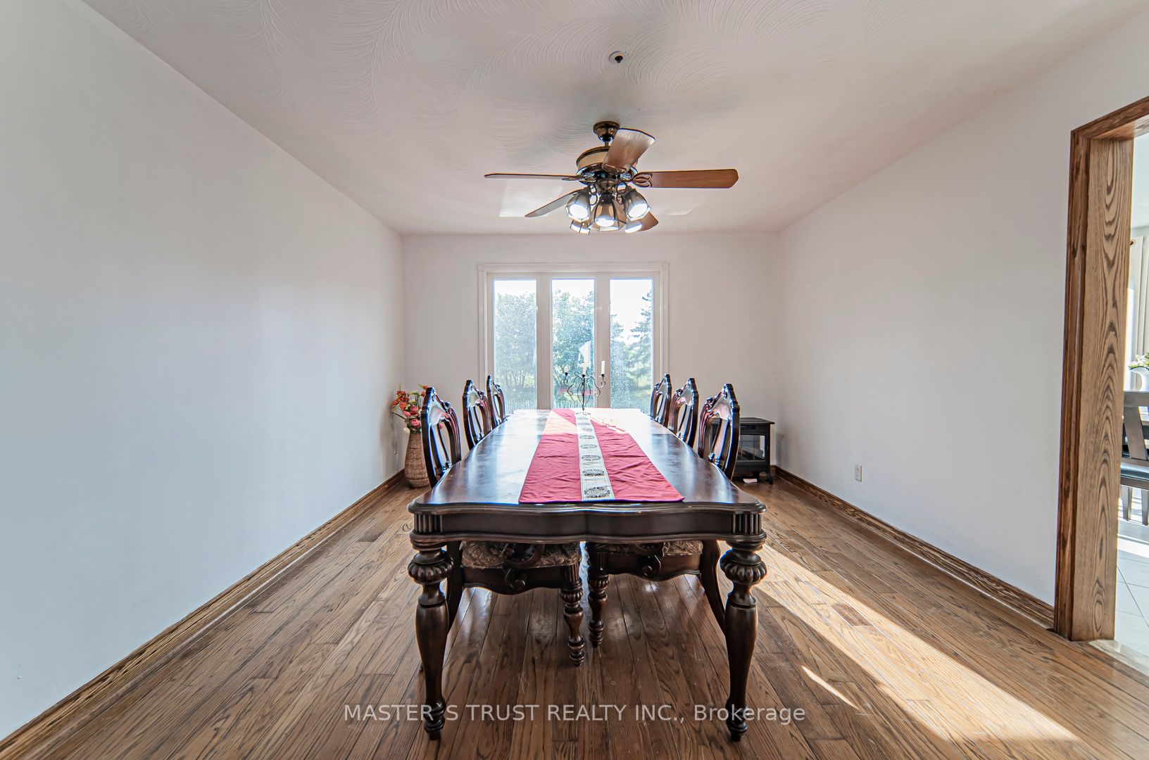 1008 Mount Albert Rd