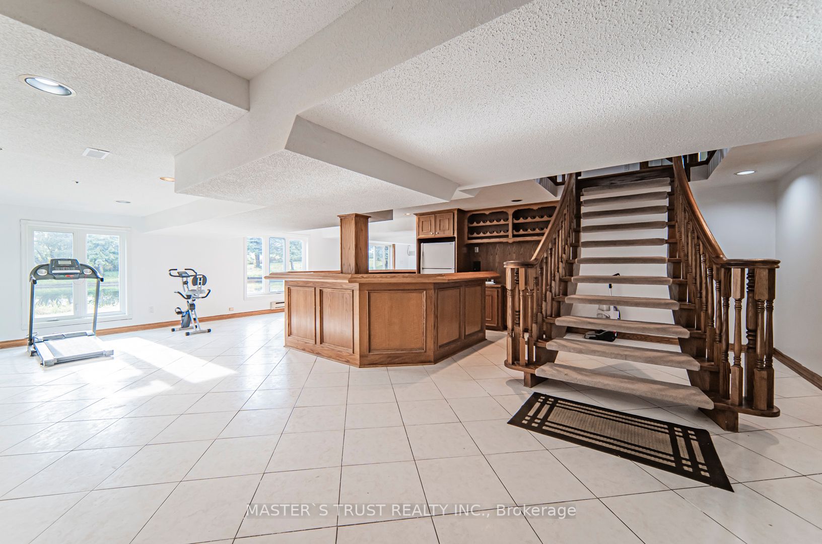 1008 Mount Albert Rd