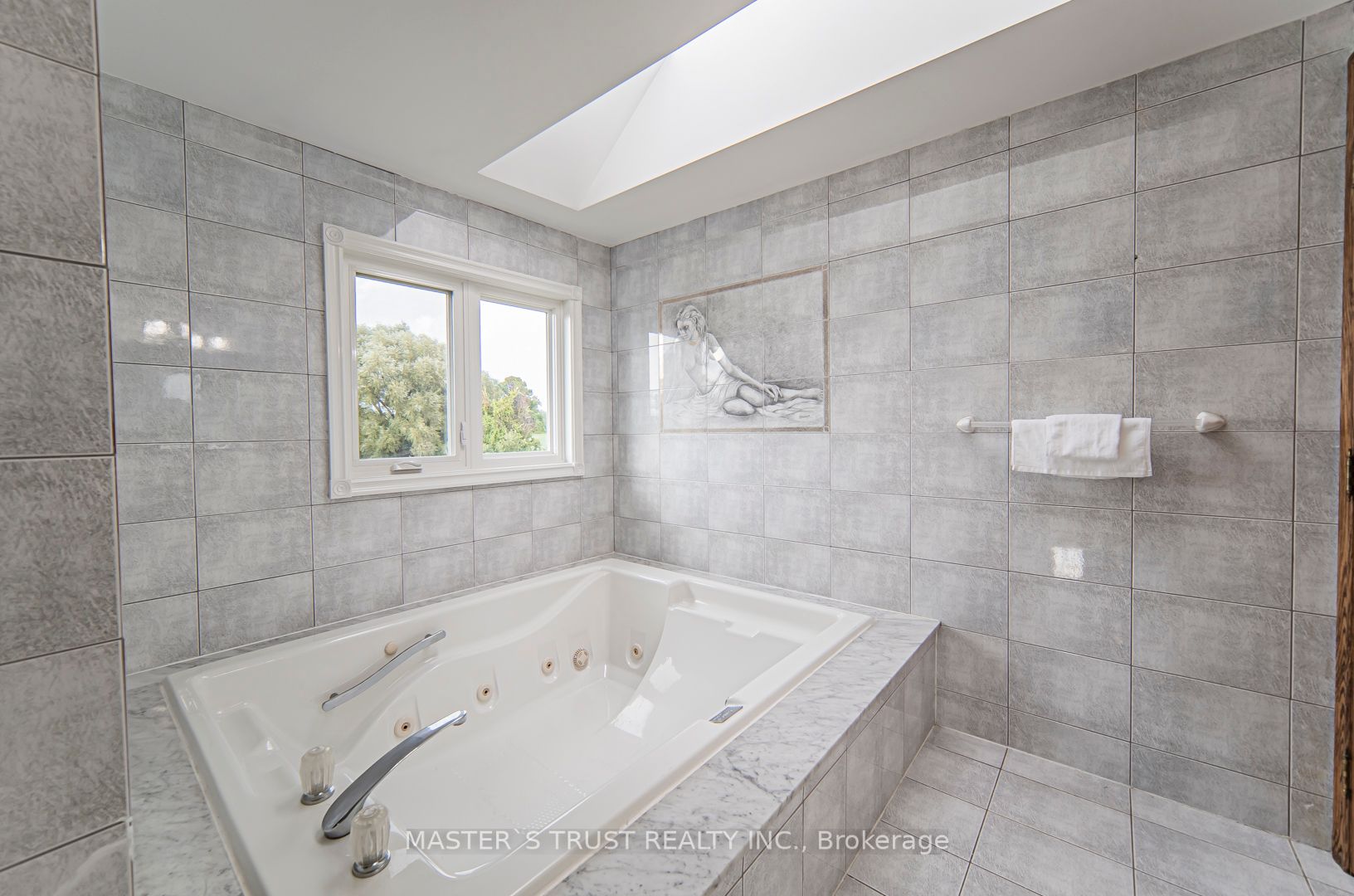 1008 Mount Albert Rd