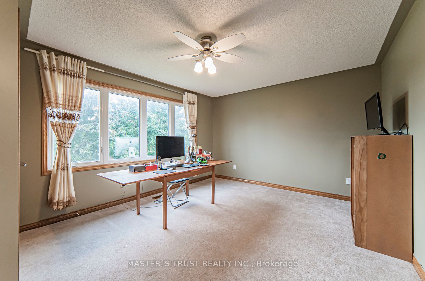 1008 Mount Albert Rd