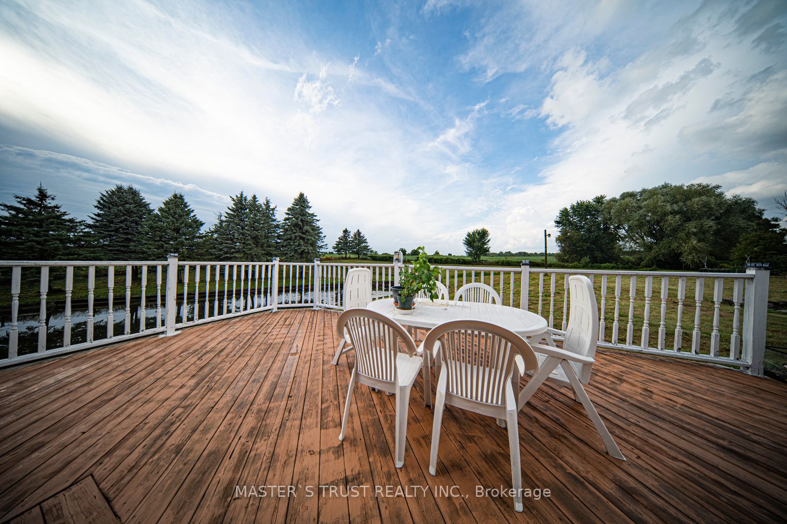 1008 Mount Albert Rd
