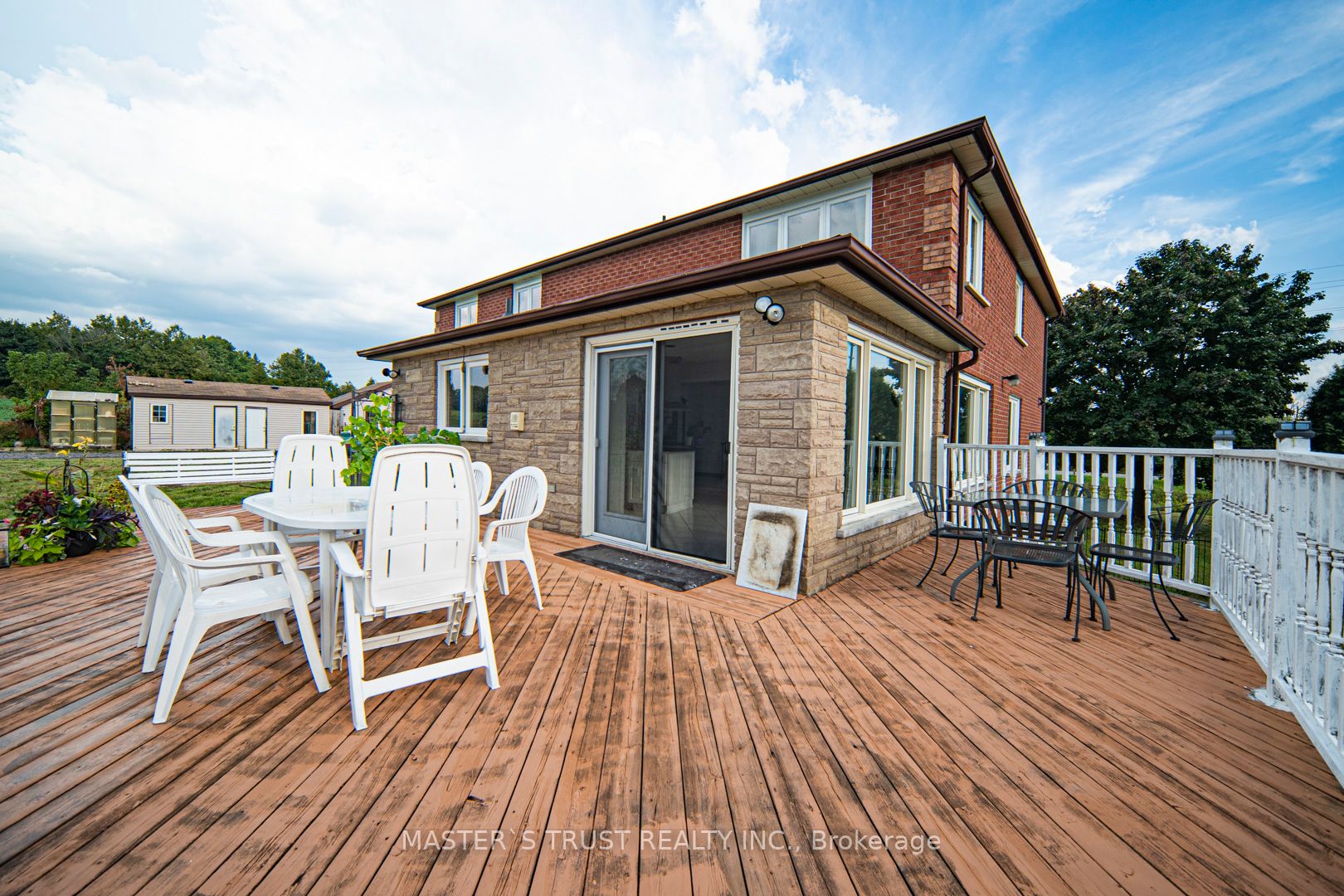 1008 Mount Albert Rd