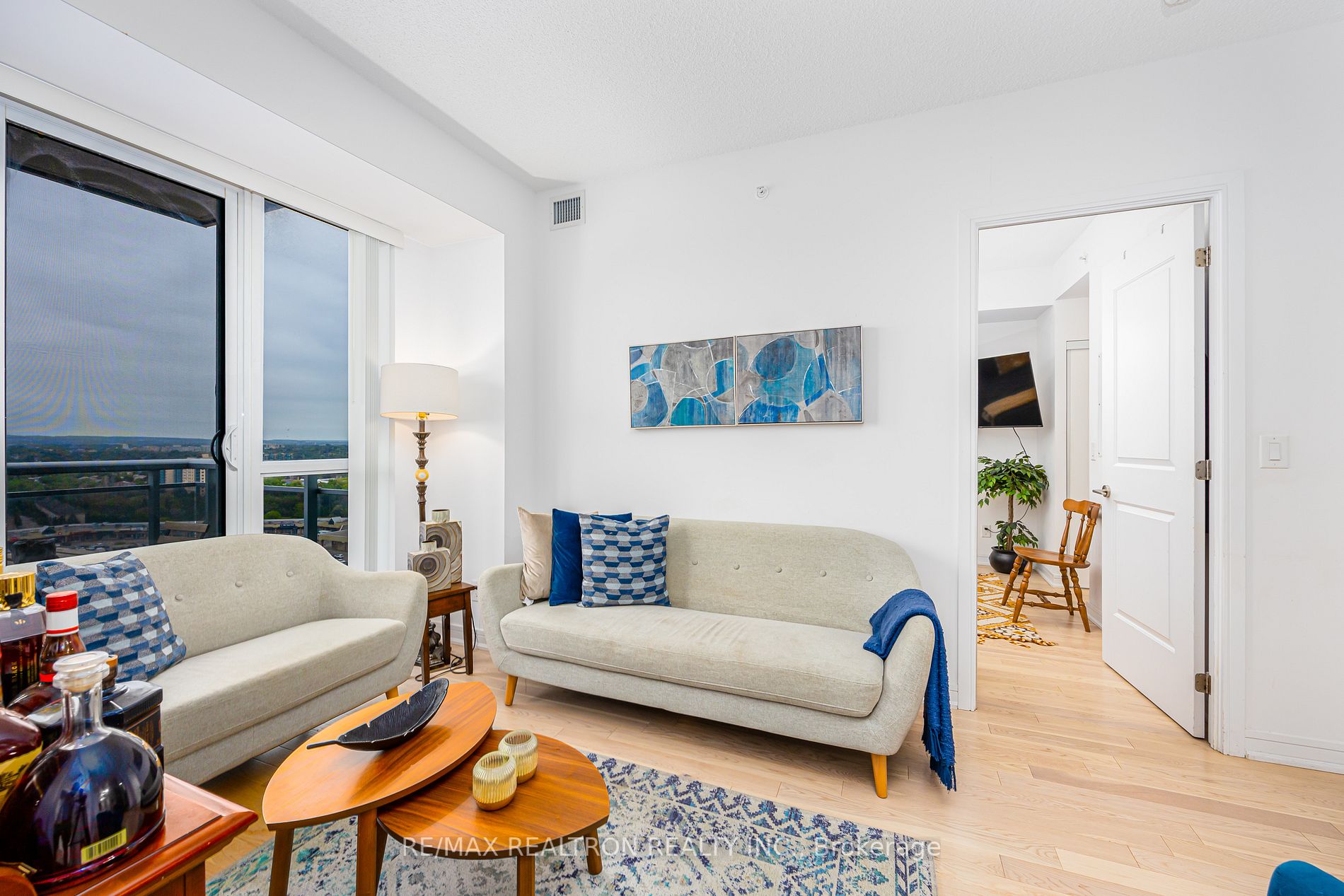 9205 Yonge St, #1702
