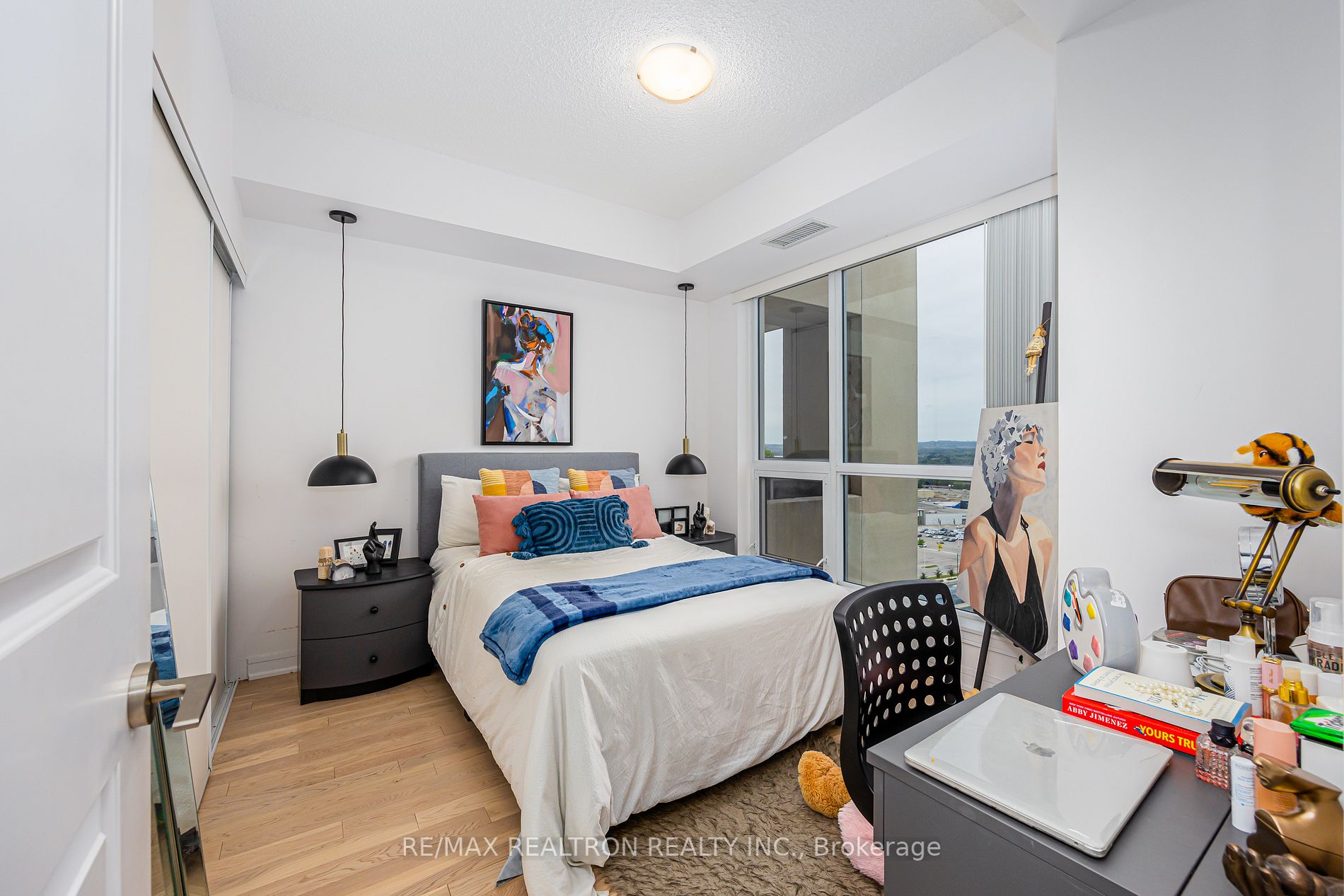 9205 Yonge St, #1702