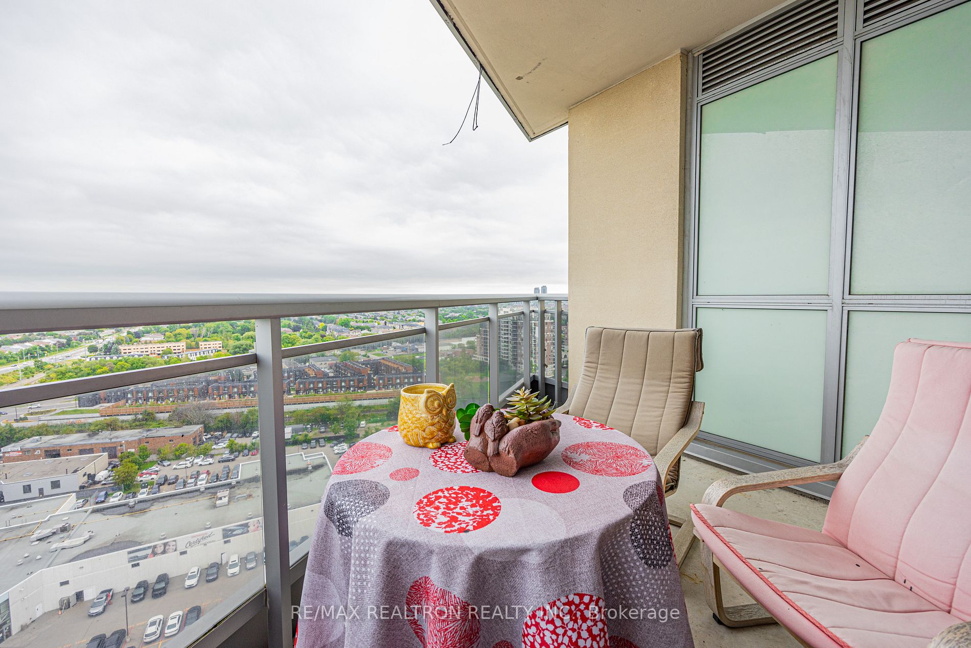 9205 Yonge St, #1702