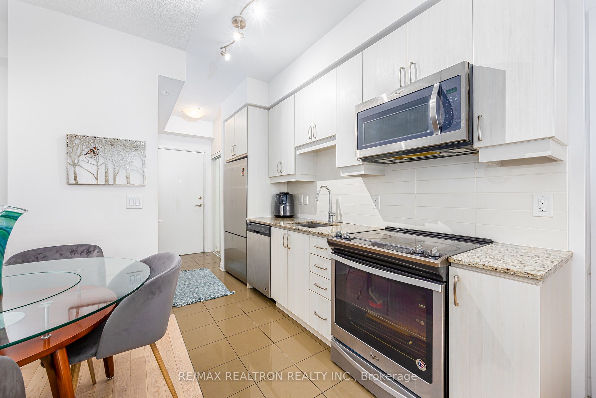 9205 Yonge St, #1702