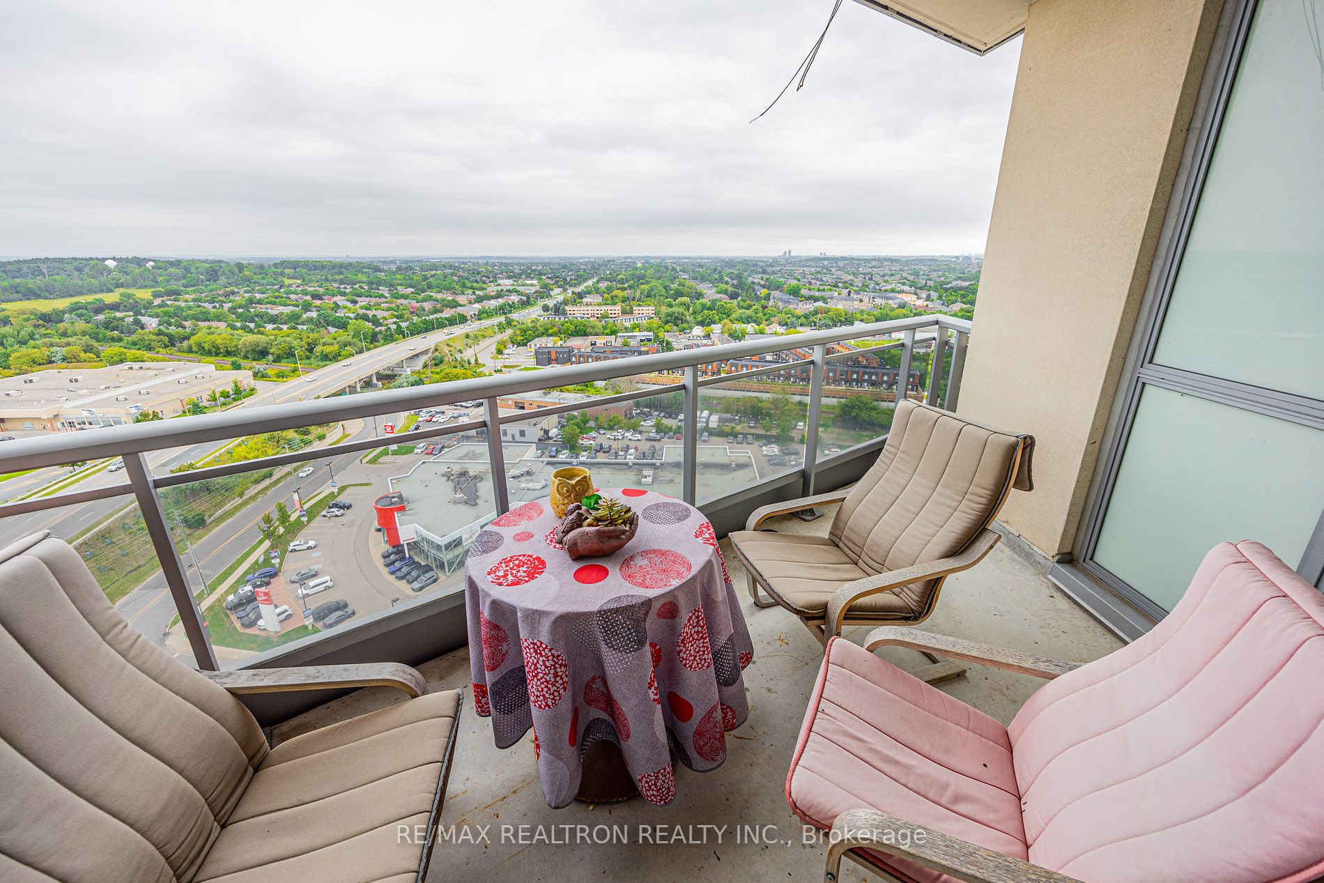 9205 Yonge St, #1702