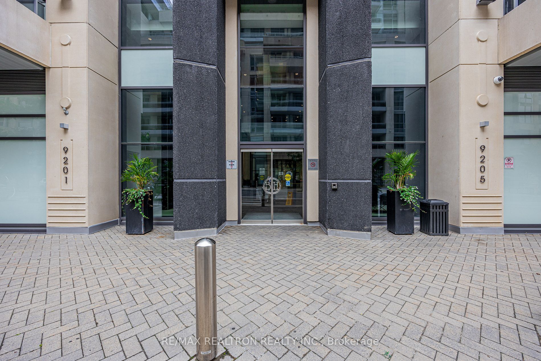 9205 Yonge St, #1702