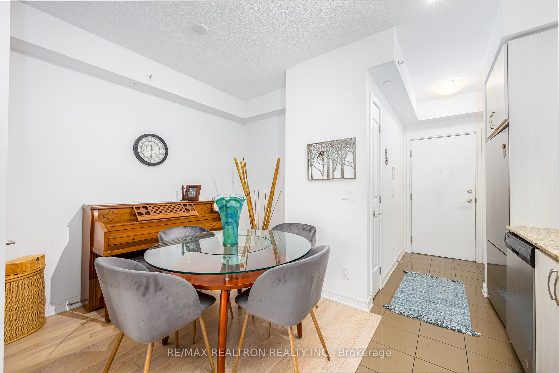 9205 Yonge St, #1702