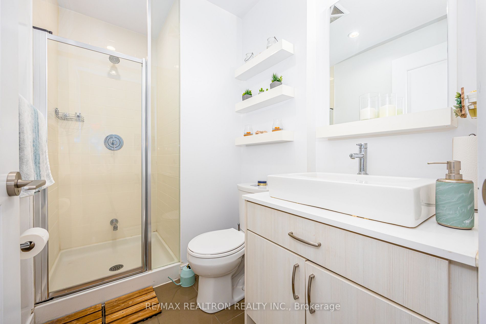 9205 Yonge St, #1702