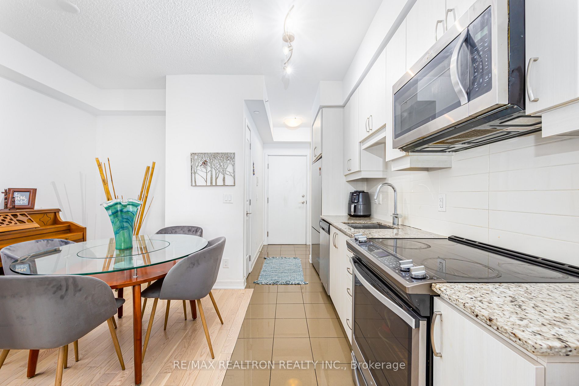 9205 Yonge St, #1702