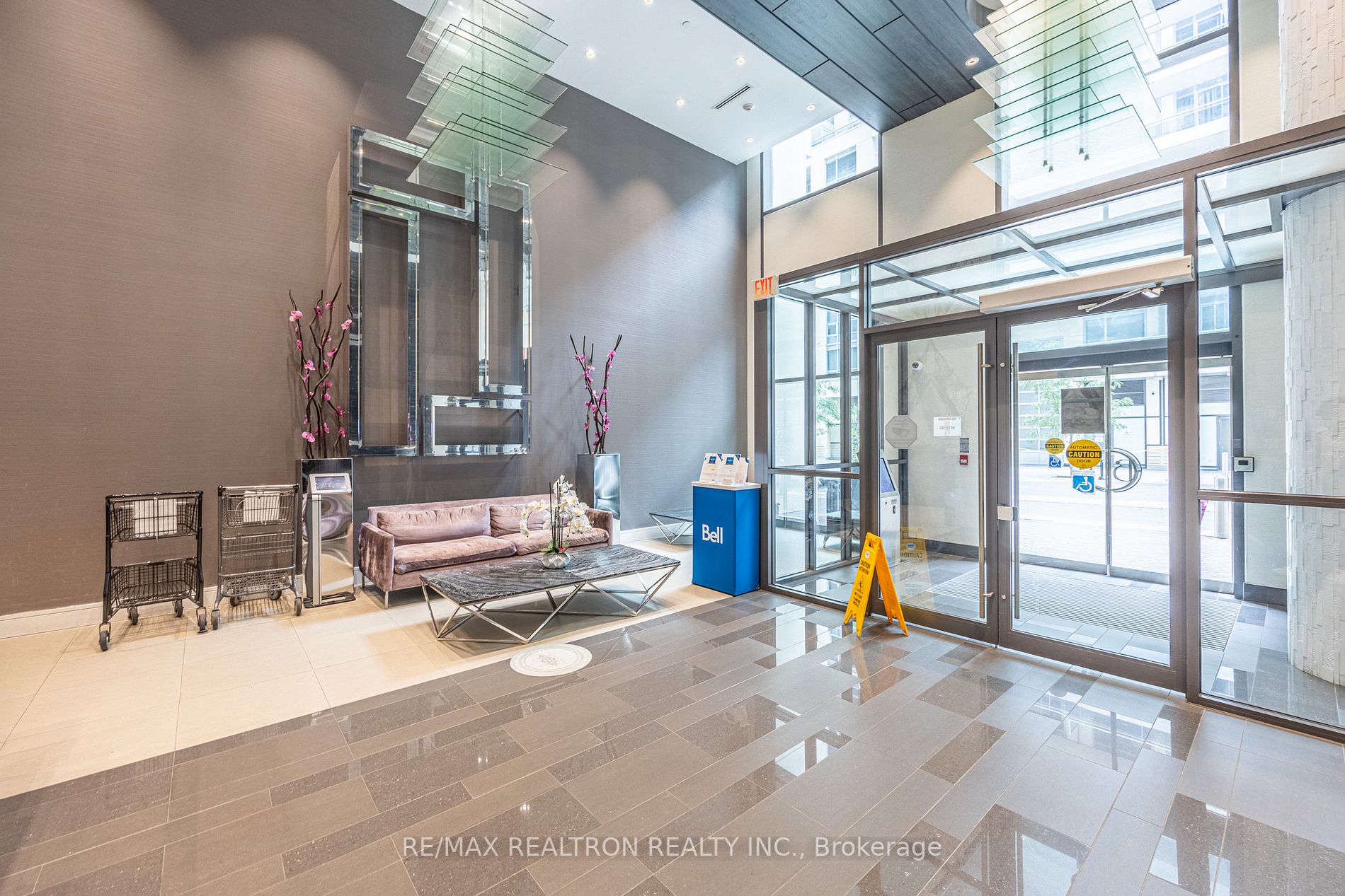9205 Yonge St, #1702