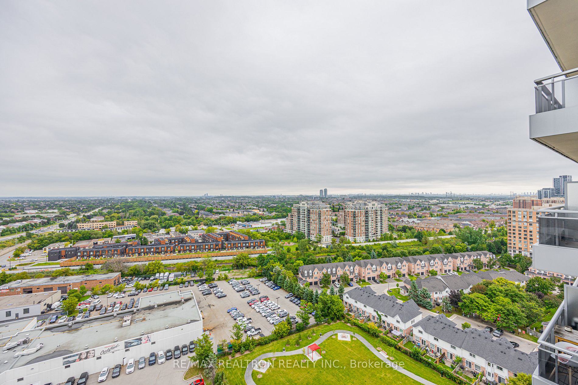 9205 Yonge St, #1702