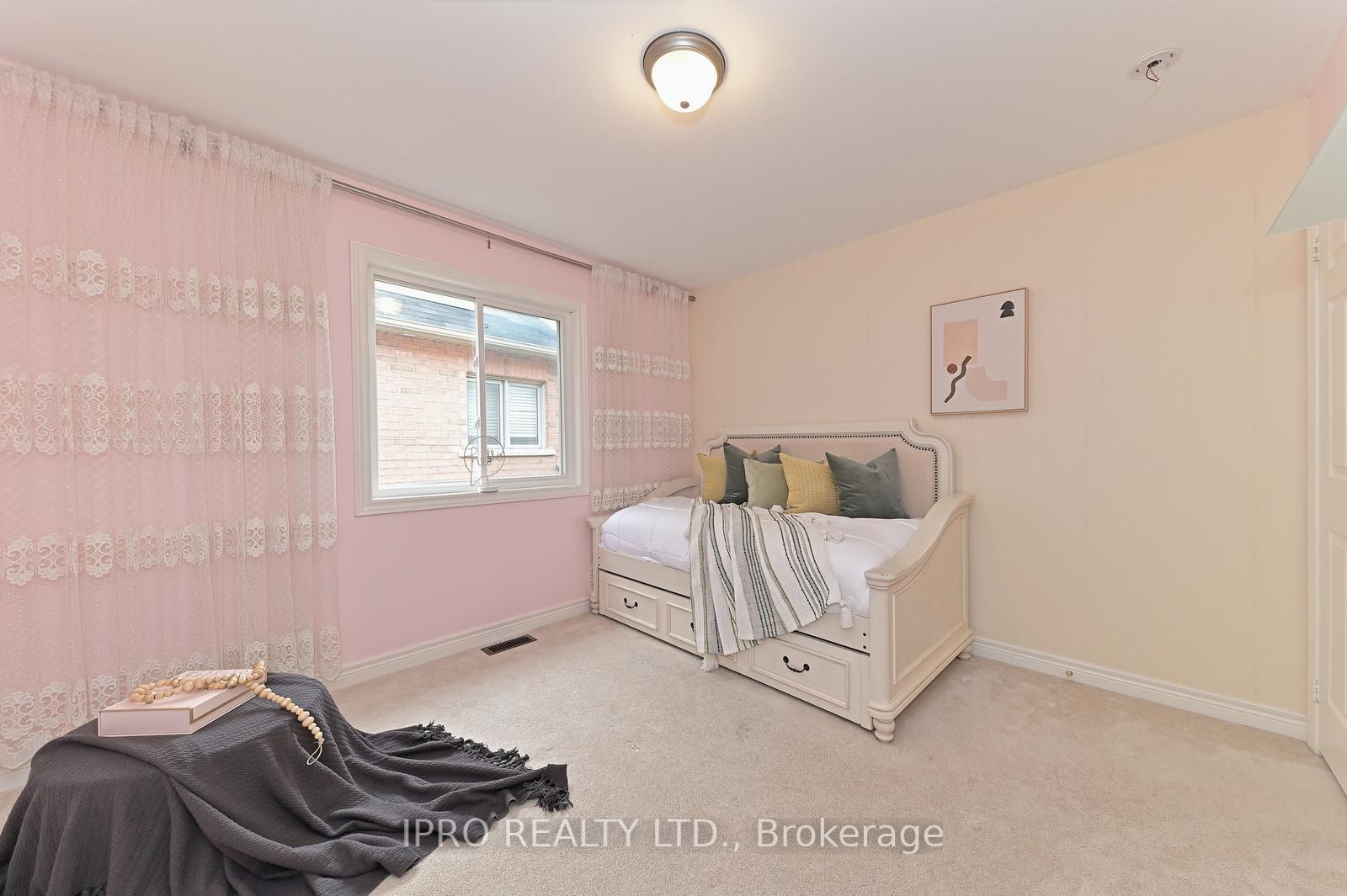 34 Brookview Dr