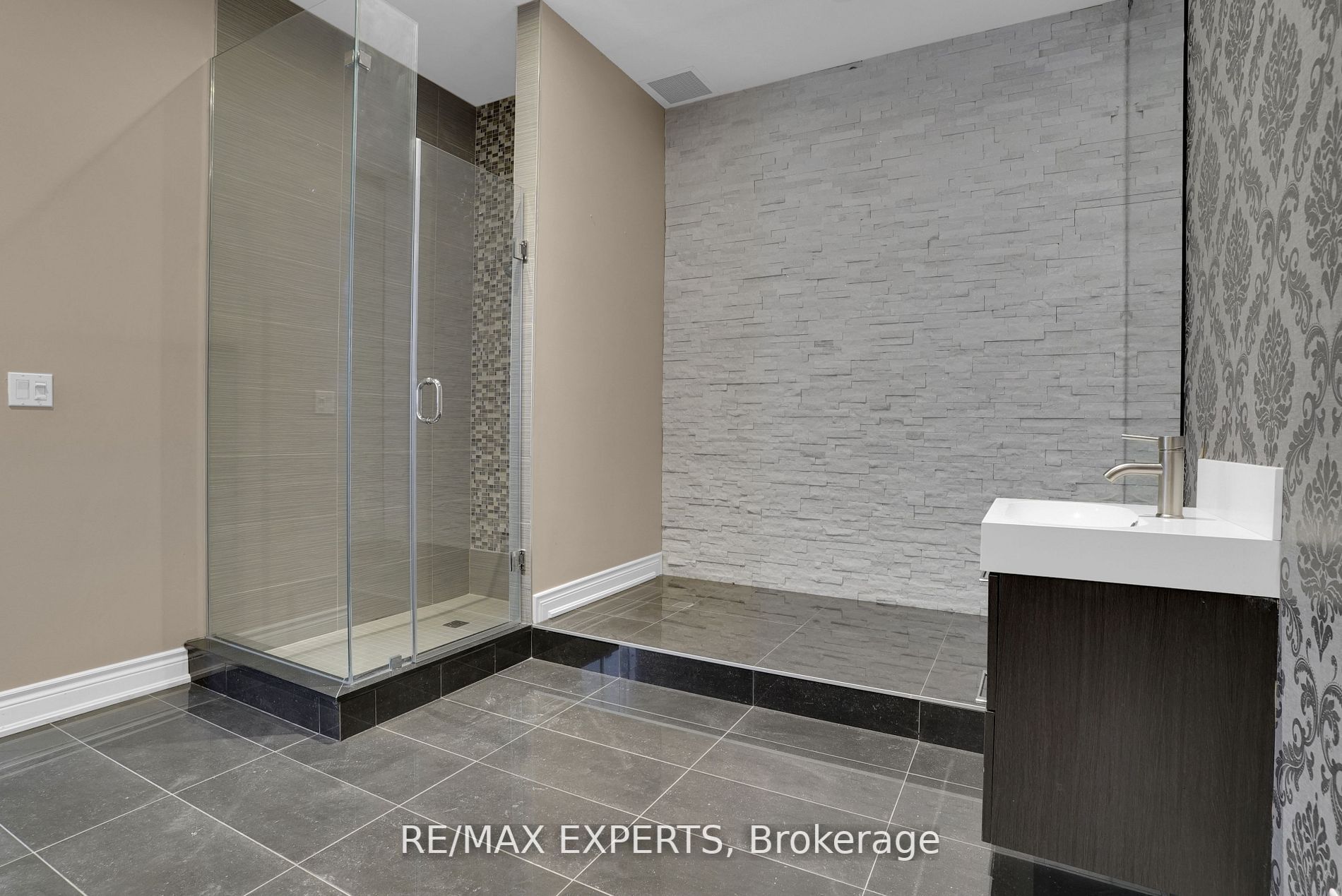 10211 Keele St, #18