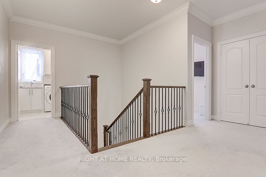 6 Ken Sinclair Cres