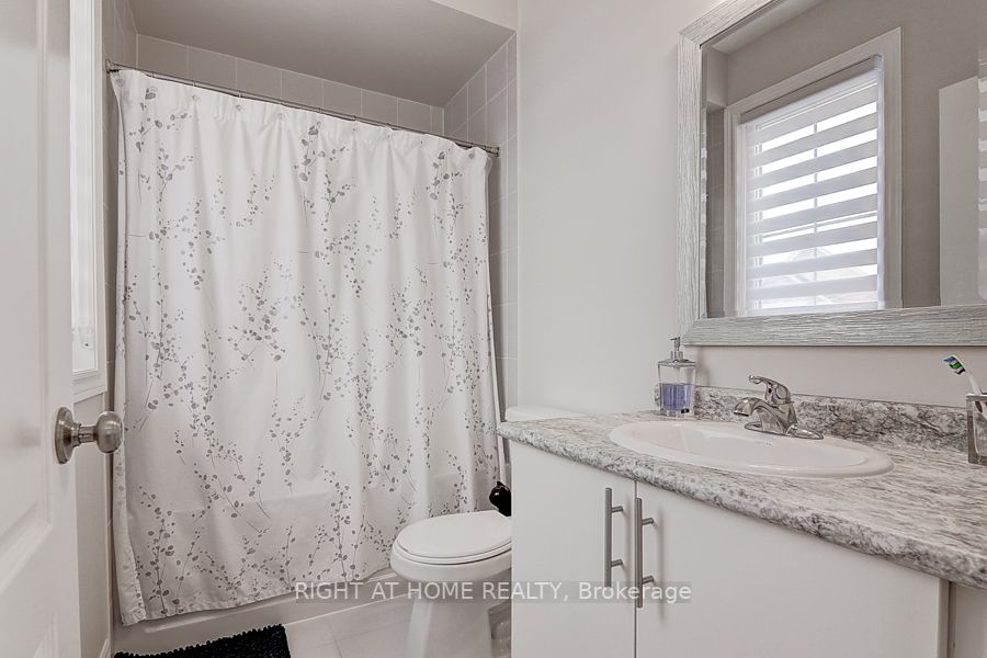 6 Ken Sinclair Cres