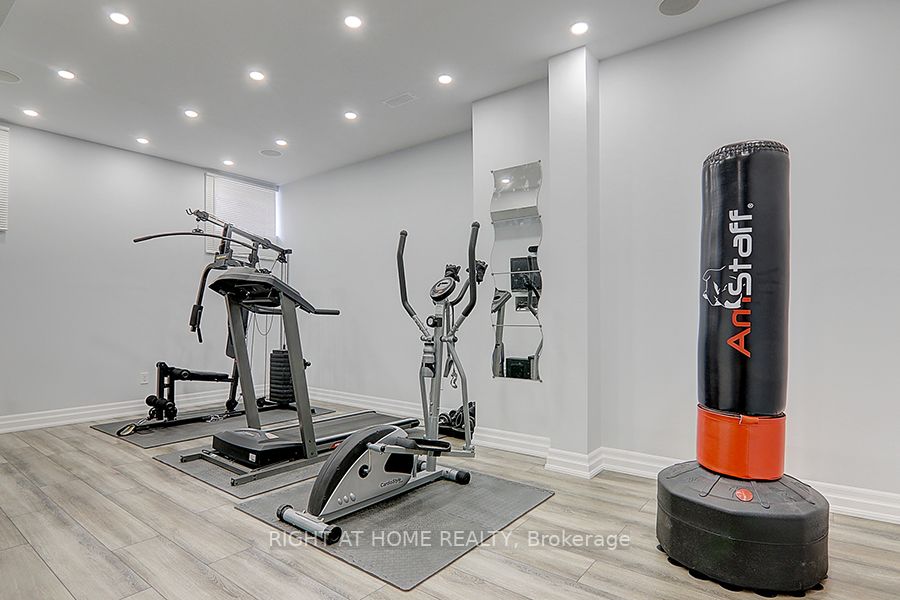 6 Ken Sinclair Cres